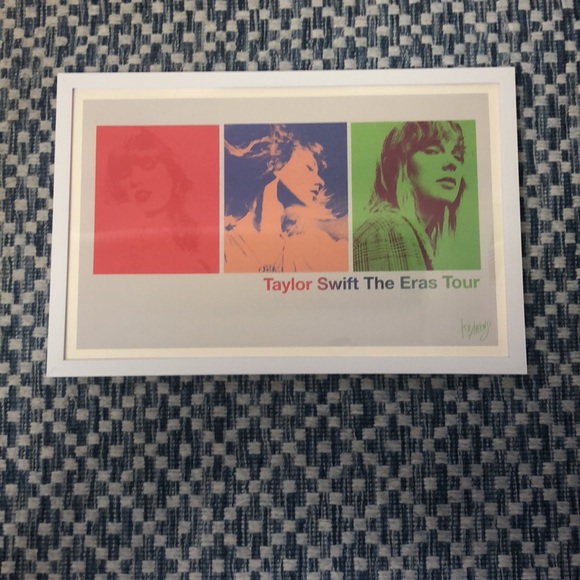 TAYLOR SWIFT POSTERS 3 PACK! (ALREADY FRAMED!) - Picture 4 of 7